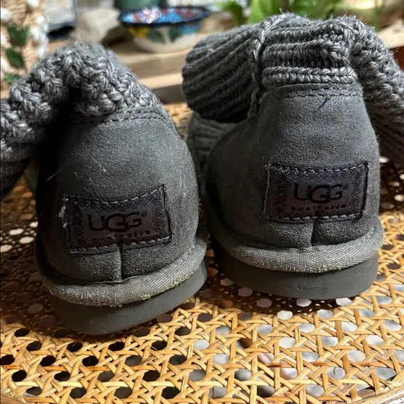 UGG Classic cardi sweater knit boot. Size 8 - Picture 4 of 10